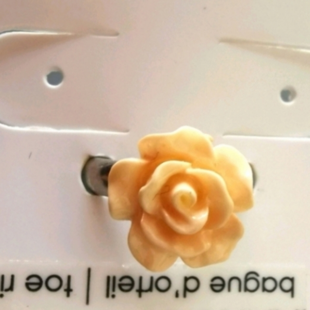 🍀3/$30  Rose flower toe ring